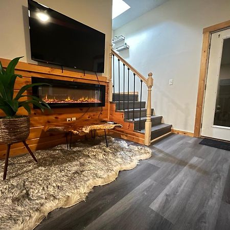 Smokey Mountain Retreat, Hot Tub, Game Room, Sleeps 8! Гатлінбург Екстер'єр фото