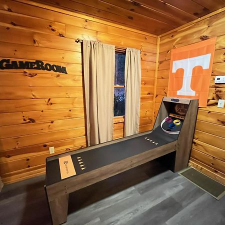 Smokey Mountain Retreat, Hot Tub, Game Room, Sleeps 8! Гатлінбург Екстер'єр фото