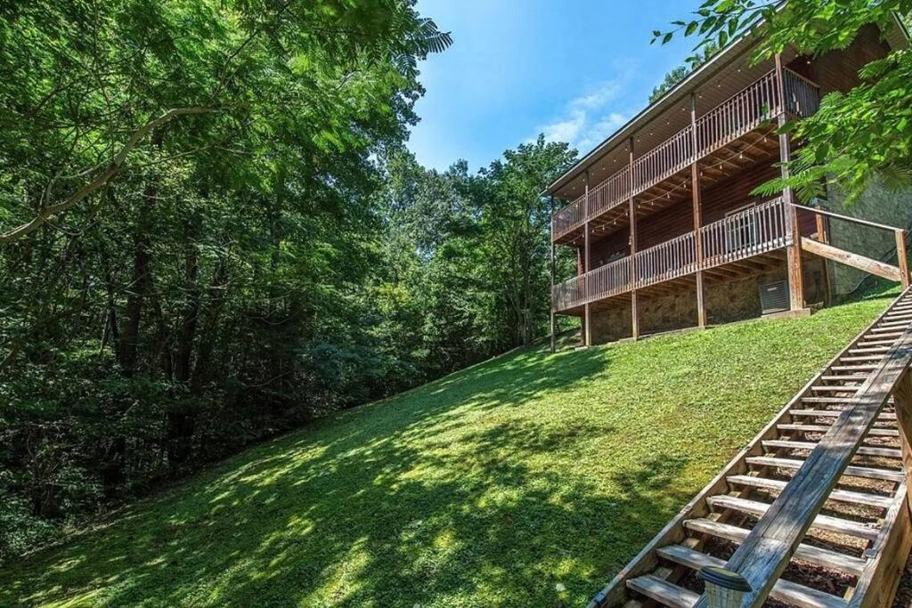 Smokey Mountain Retreat, Hot Tub, Game Room, Sleeps 8! Гатлінбург Екстер'єр фото