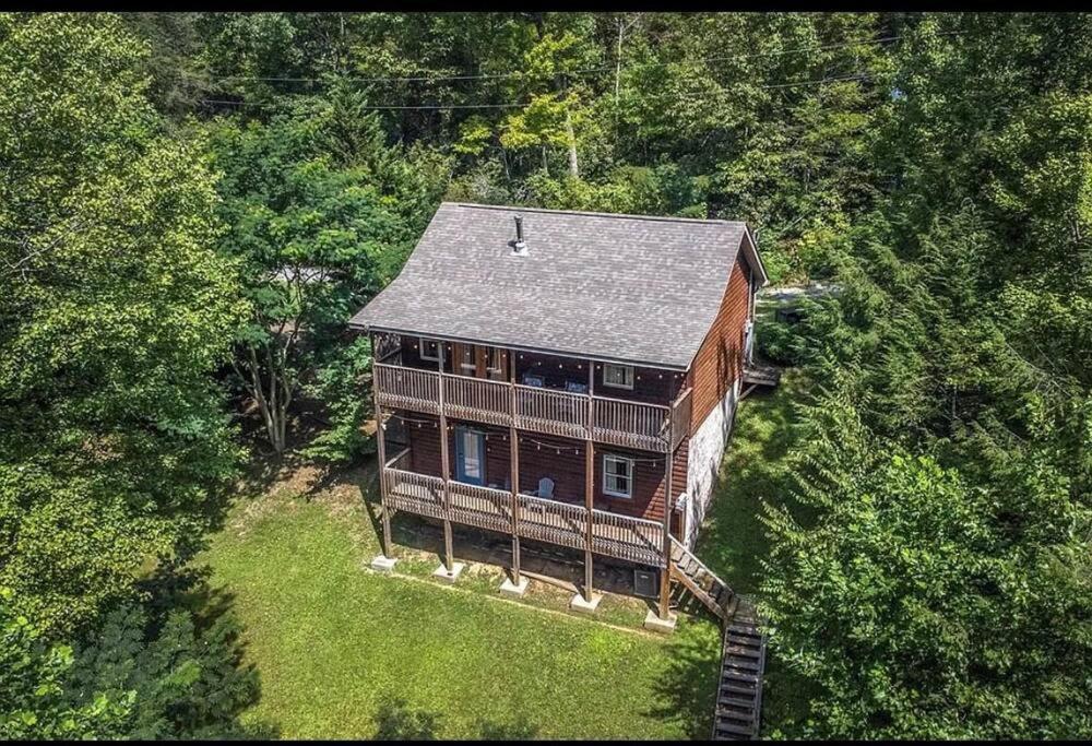 Smokey Mountain Retreat, Hot Tub, Game Room, Sleeps 8! Гатлінбург Екстер'єр фото