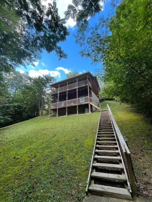 Smokey Mountain Retreat, Hot Tub, Game Room, Sleeps 8! Гатлінбург Екстер'єр фото