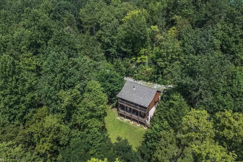 Smokey Mountain Retreat, Hot Tub, Game Room, Sleeps 8! Гатлінбург Екстер'єр фото