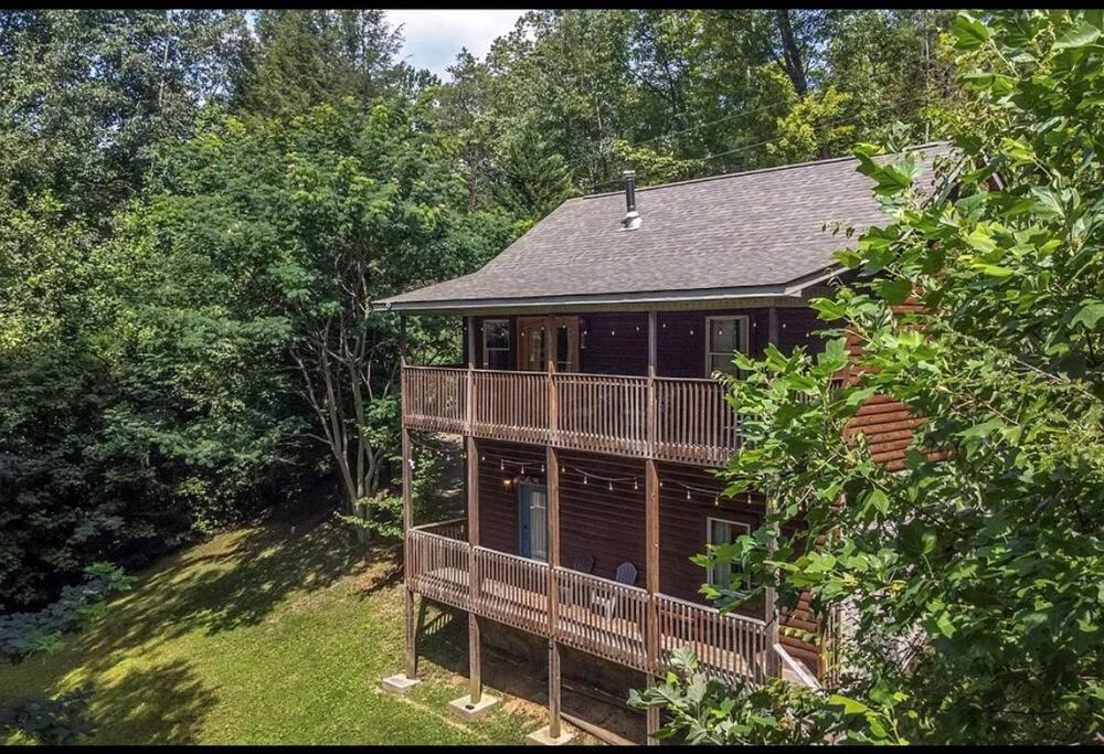 Smokey Mountain Retreat, Hot Tub, Game Room, Sleeps 8! Гатлінбург Екстер'єр фото