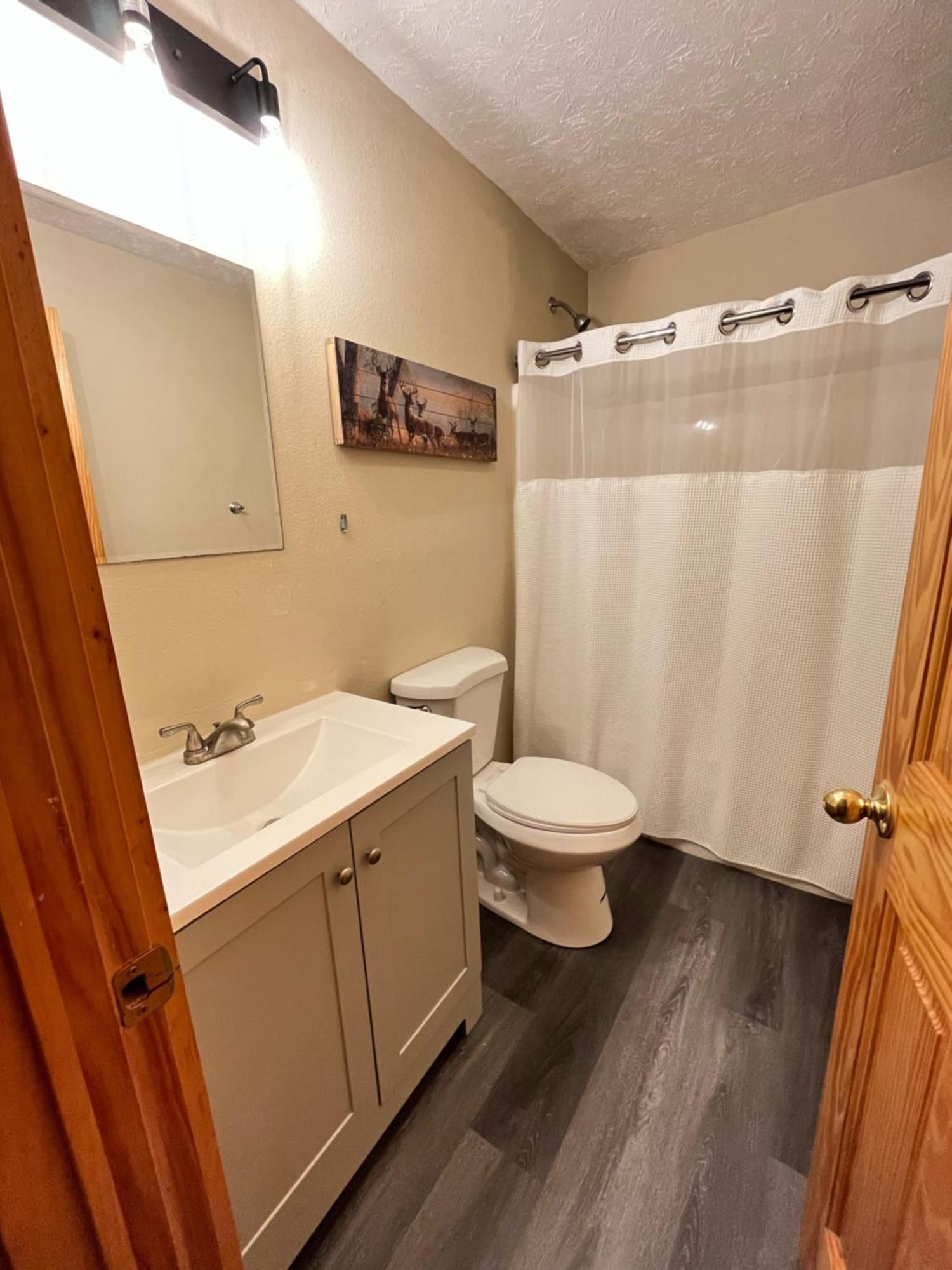 Smokey Mountain Retreat, Hot Tub, Game Room, Sleeps 8! Гатлінбург Екстер'єр фото
