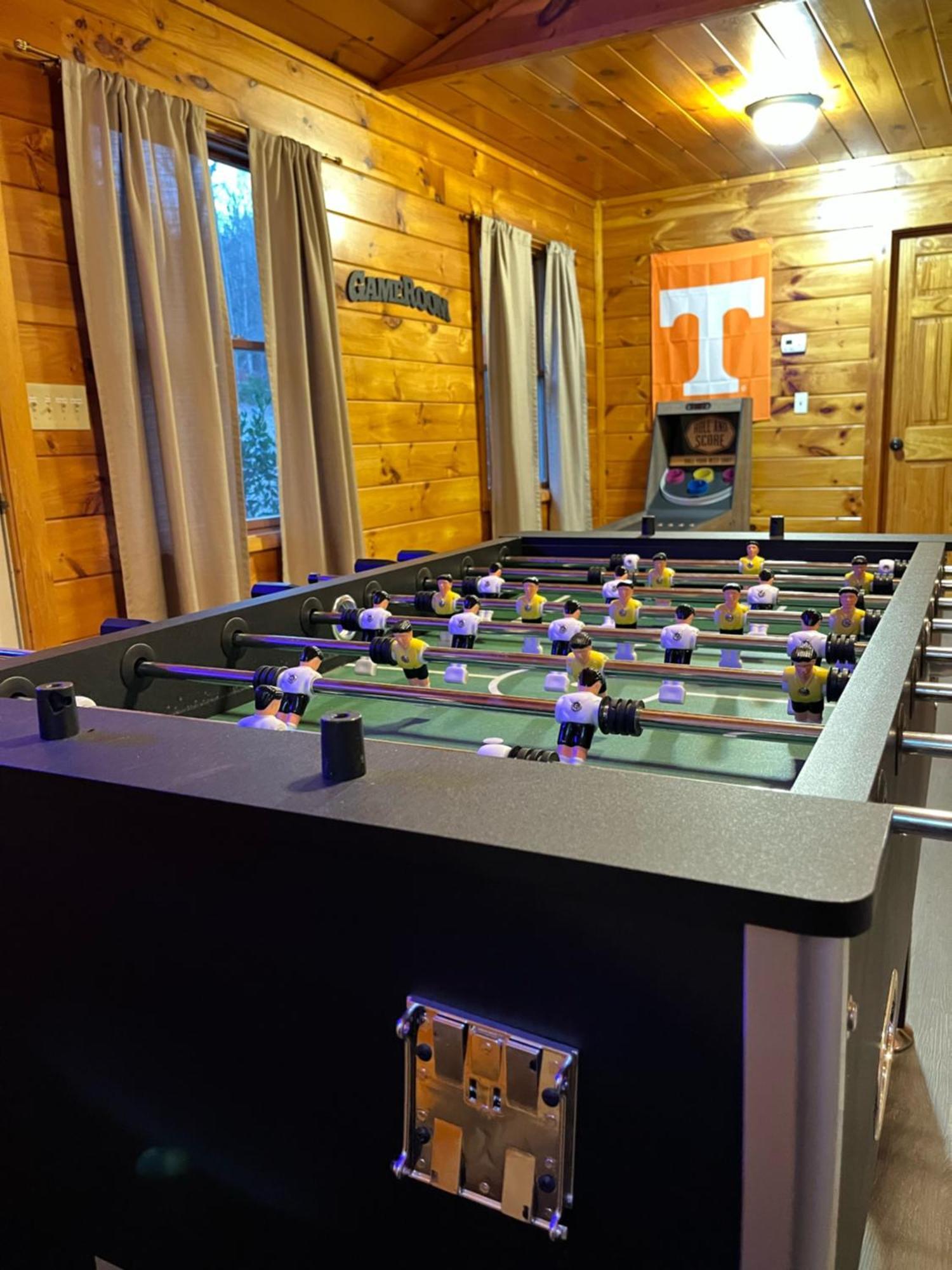 Smokey Mountain Retreat, Hot Tub, Game Room, Sleeps 8! Гатлінбург Екстер'єр фото