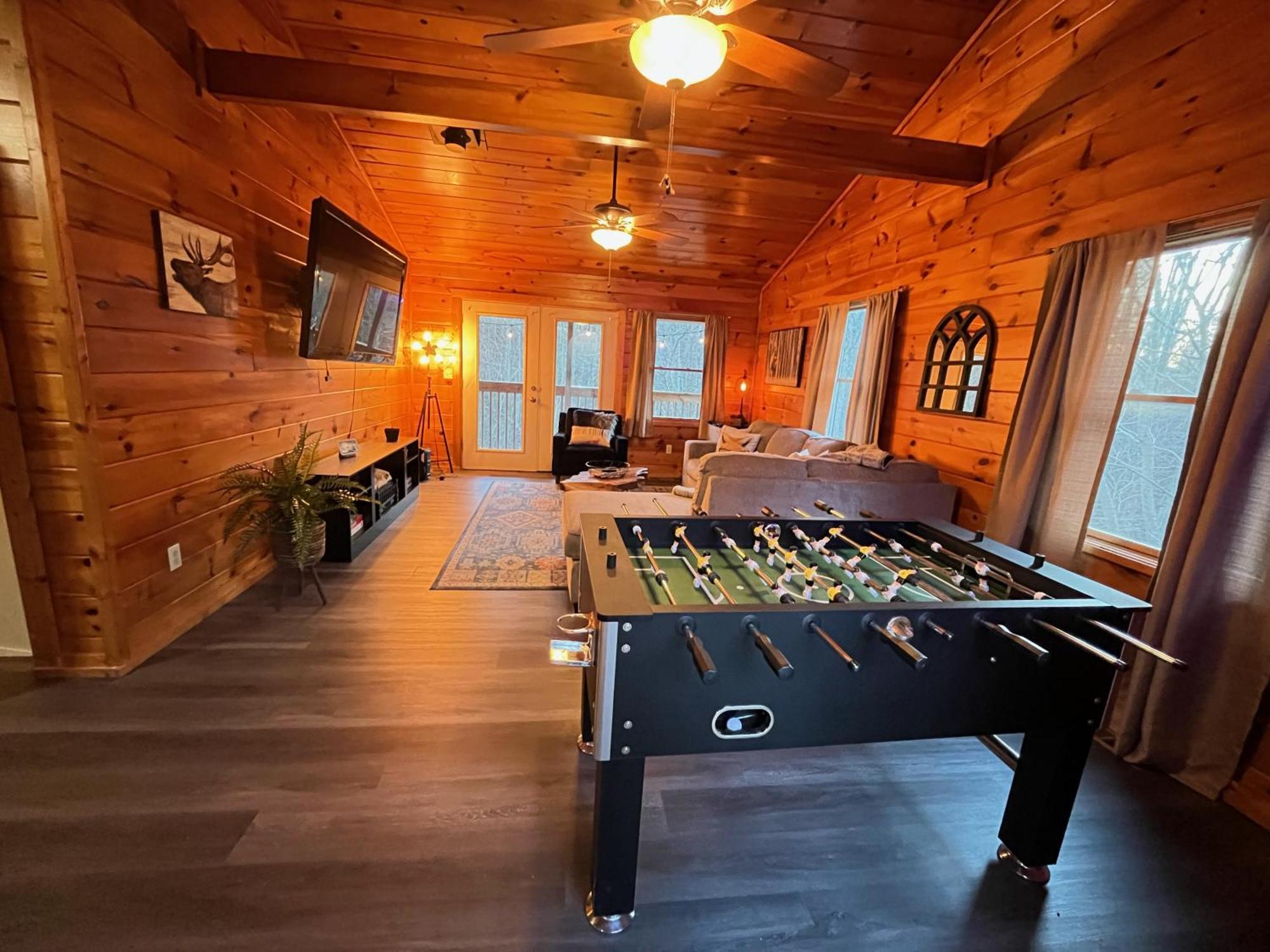 Smokey Mountain Retreat, Hot Tub, Game Room, Sleeps 8! Гатлінбург Екстер'єр фото