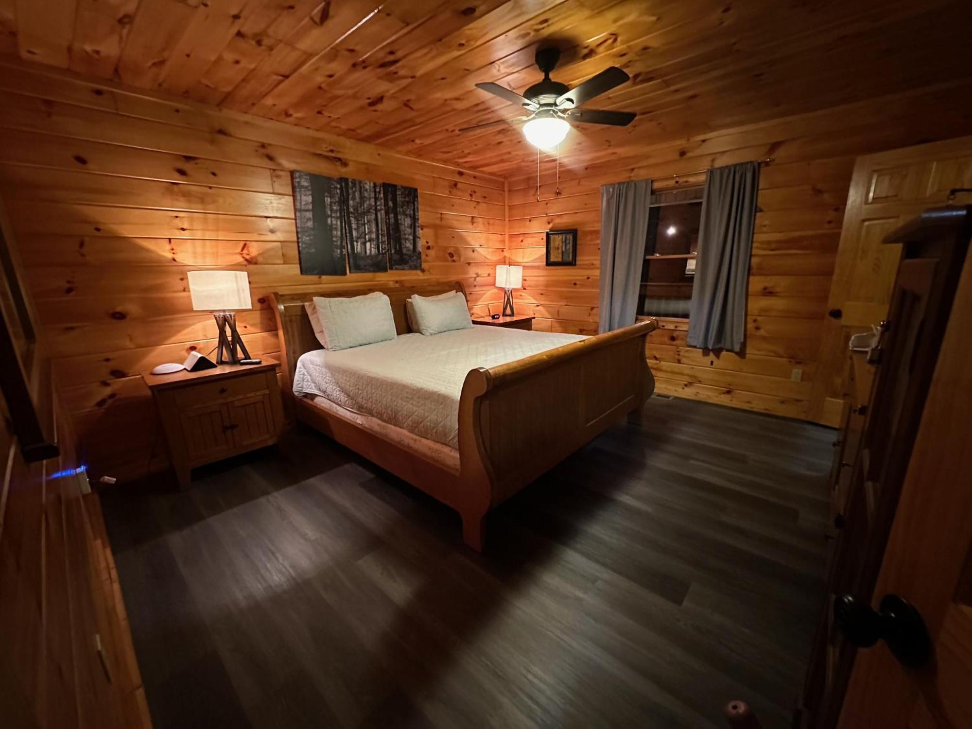Smokey Mountain Retreat, Hot Tub, Game Room, Sleeps 8! Гатлінбург Екстер'єр фото