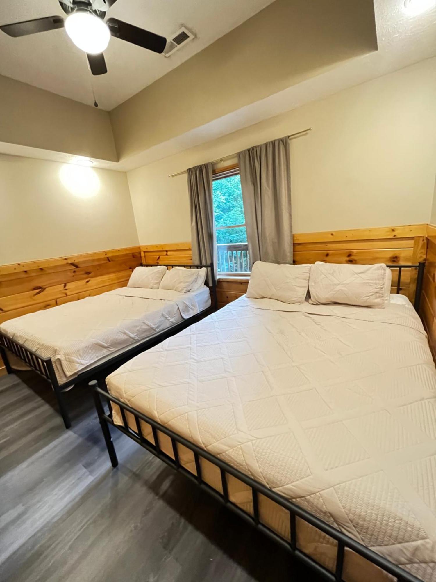 Smokey Mountain Retreat, Hot Tub, Game Room, Sleeps 8! Гатлінбург Екстер'єр фото