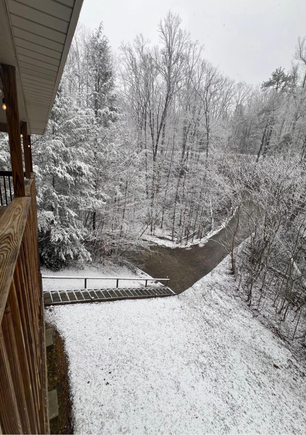 Smokey Mountain Retreat, Hot Tub, Game Room, Sleeps 8! Гатлінбург Екстер'єр фото
