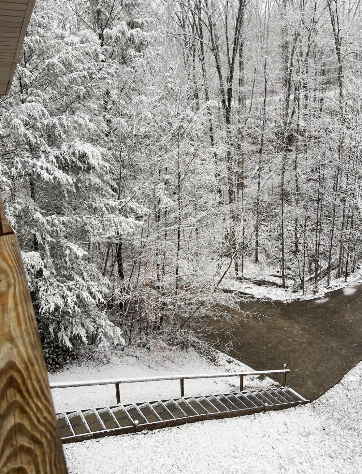 Smokey Mountain Retreat, Hot Tub, Game Room, Sleeps 8! Гатлінбург Екстер'єр фото